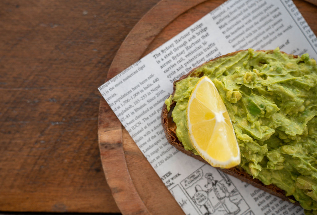 Smashed avocado on toast with lemon